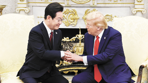 李在明大統領が25日にホワイトハウスでトランプ米大統領と首脳会談をしている。［写真 韓国大統領室写真記者団］