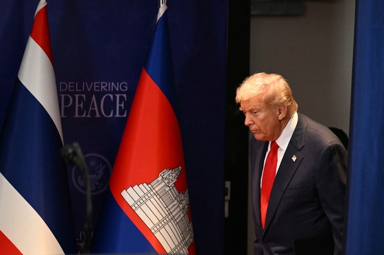 トランプ米大統領が26日、マレーシアのクアラルンプールで開催された第47回東南アジア諸国連合（ASEAN）首脳会議の一環としてタイ－カンボジア間の休戦協定締結式に出席した。 ［EPA＝聯合ニュース］