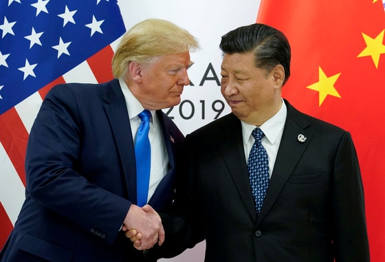 2019年6月、大阪の20カ国・地域（G20）首脳会議で会ったトランプ大統領（左）と習近平主席。［写真 ロイター＝聯合ニュース］