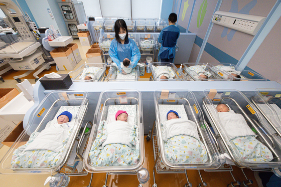 京畿道高陽市の一山車病院新生児室の様子。［写真 ニュース1］