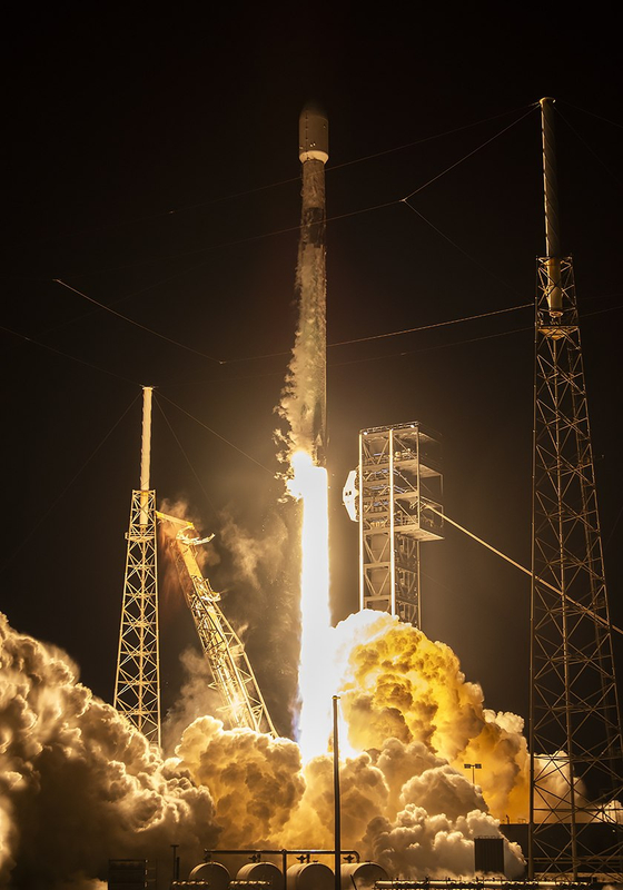 韓国軍偵察衛星5号機を搭載したスペースXの「ファルコン－9」が2日、米ケープカナベラル宇宙軍基地で打ち上げられた。 ［写真 スペースX］