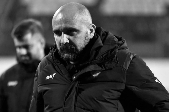   試合中に倒れて死去したムラデン・ジジョビッチ監督 ［写真 球団ホームページ］