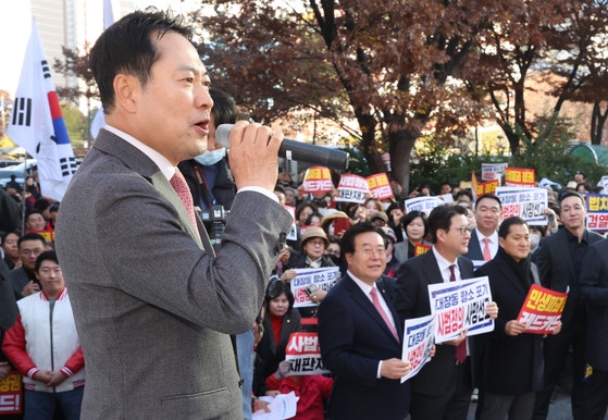  「国民の力」の張東赫代表が23日に慶尚南道昌原市で開かれた「民生回復法治守護国民大会」に参加して発言している。フリーランサー、ソン・ボングン