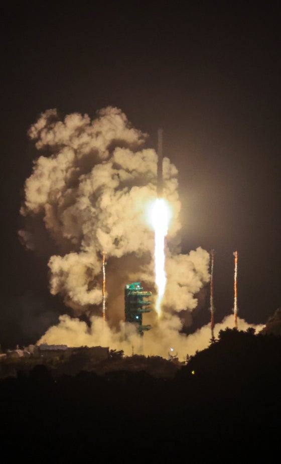 27日午前1時13分、全羅南道高興郡の羅老宇宙センターで民間技術により作られた韓国型ロケット「ヌリ号」が打ち上げられた。ヌリ号は打ち上げ12分後に目標軌道の600キロメートル上空に進入した。キム・ギョンロク記者