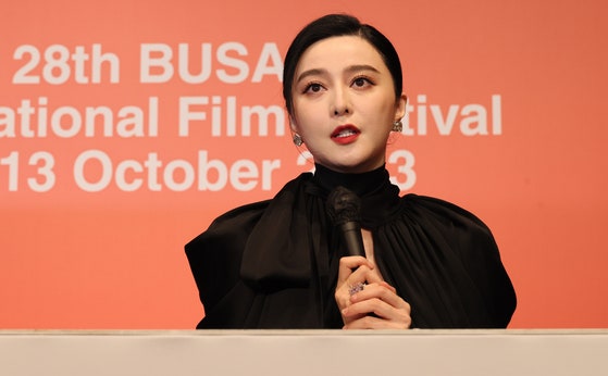 2023年10月5日、映画『緑の夜』で釜山（プサン）国際映画祭（BIFF）を訪れた中国の俳優ファン・ビンビン。ソン・ボングン記者