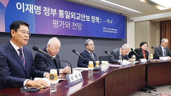 今月3日午前、ソウル中区の韓国プレスセンターで「李在明（イ・ジェミョン）政府の統一・外交・安保政策：評価と展望」をテーマに、南北関係の元老による特別座談会が開かれている。ニュース1