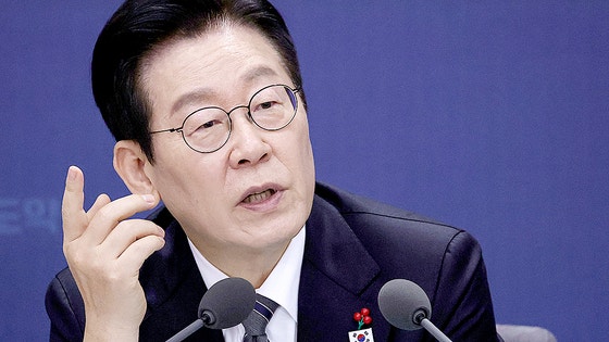 韓国の李在明（イ・ジェミョン）大統領が19日、ソウル鍾路区（チョンノグ）の政府ソウル庁舎別館で開かれた外交部（在外同胞庁）・統一部の業務報告で発言している。大統領室写真記者団