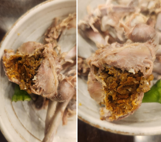 鶏の糞を除去していない参鶏湯（サムゲタン）。［写真　SNS］