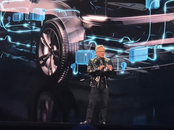 エヌビディアのジェンスン・フアン最高経営責任者（CEO）が5日、CES2026が開かれる米ラスベガスのホテルで「エヌビディアライブ」を進めている。イ・ウリム記者