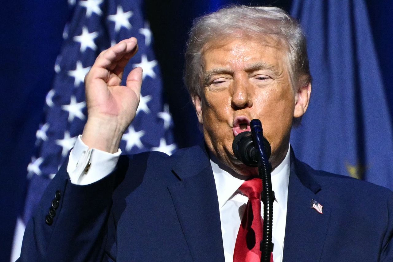 ドナルド・トランプ米大統領が13日（現地時間）、ミシガン州デトロイトで開かれたエコノミック・クラブの行事で演説している。［AFP＝聯合ニュース］