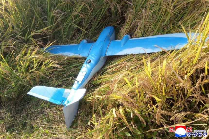 開城市長豊郡に墜落したとして北朝鮮側が公開した無人機［写真 聯合ニュース］