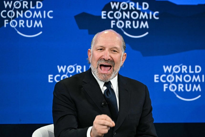 ハワード・ラトニック米商務長官が20日（現地時間）、スイス・ダボスで開催された世界経済フォーラム（WEF）年次総会で発言している。AFP＝聯合ニュース