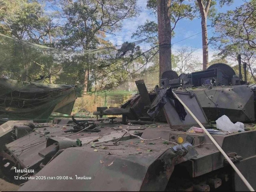 カンボジア軍と戦闘中に砲身が爆発したタイ軍のVT－4戦車 X＠sentdefender