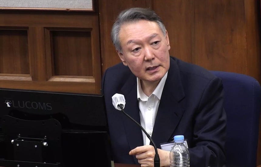 尹錫悦（ユン・ソクヨル）前大統領が昨年12月29日、内乱首謀容疑の続行公判に出席して発言している。 ［聯合ニュース］