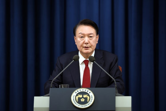2024年12月3日、ソウル竜山（ヨンサン）大統領室庁舎で緊急ブリーフィングを開き、12・3非常戒厳を宣言する尹錫悦（ユン・ソクヨル）大統領 ［写真 大統領室］