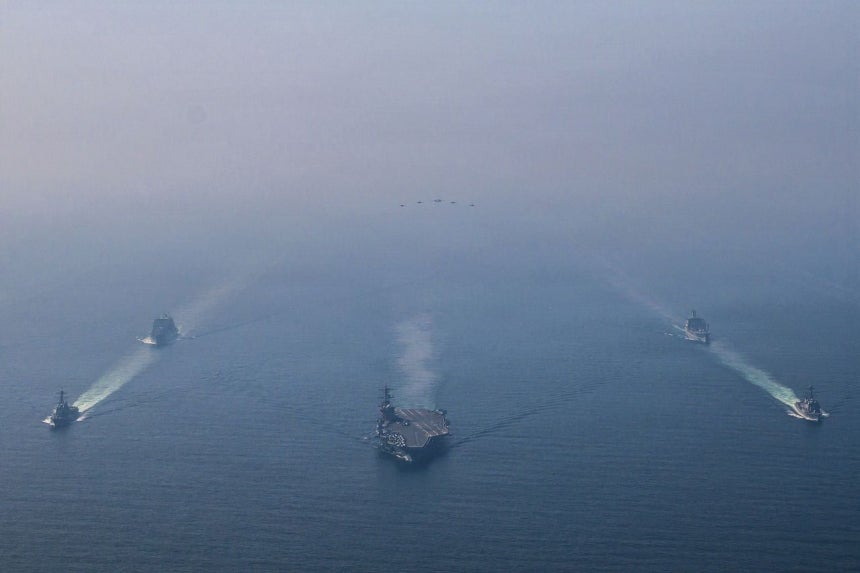 6日、米海軍「エイブラハム・リンカーン」空母打撃群がイランに対する軍事的圧力のためアラビア海を航海している。 ［AFP＝聯合ニュース］