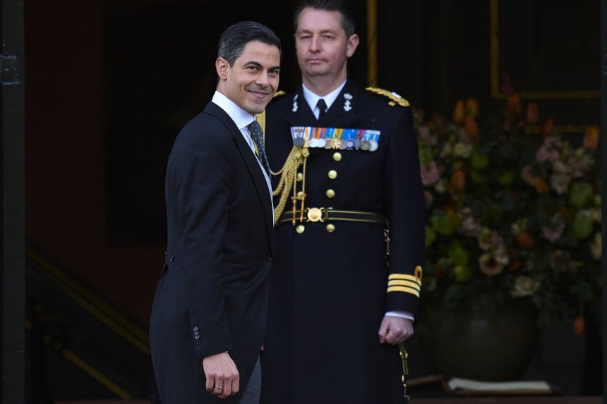 23日（現地時間）、ロブ・イェッテン新任オランダ首相が首相宣誓のため、ハーグのハウステンボス宮殿に入っている。［AP＝聯合ニュース］