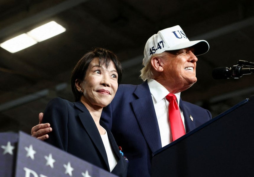 昨年10月、日本・横須賀の米海軍基地を訪れた高市早苗首相とドナルド・トランプ米大統領。［ロイター＝聯合ニュース］