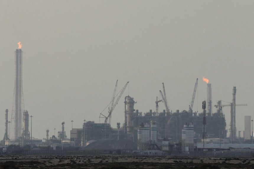 カタールのラスラファン産業都市にあるカタールエネルギーの液化天然ガス（LNG）生産施設。［写真 ロイター＝聯合ニュース］