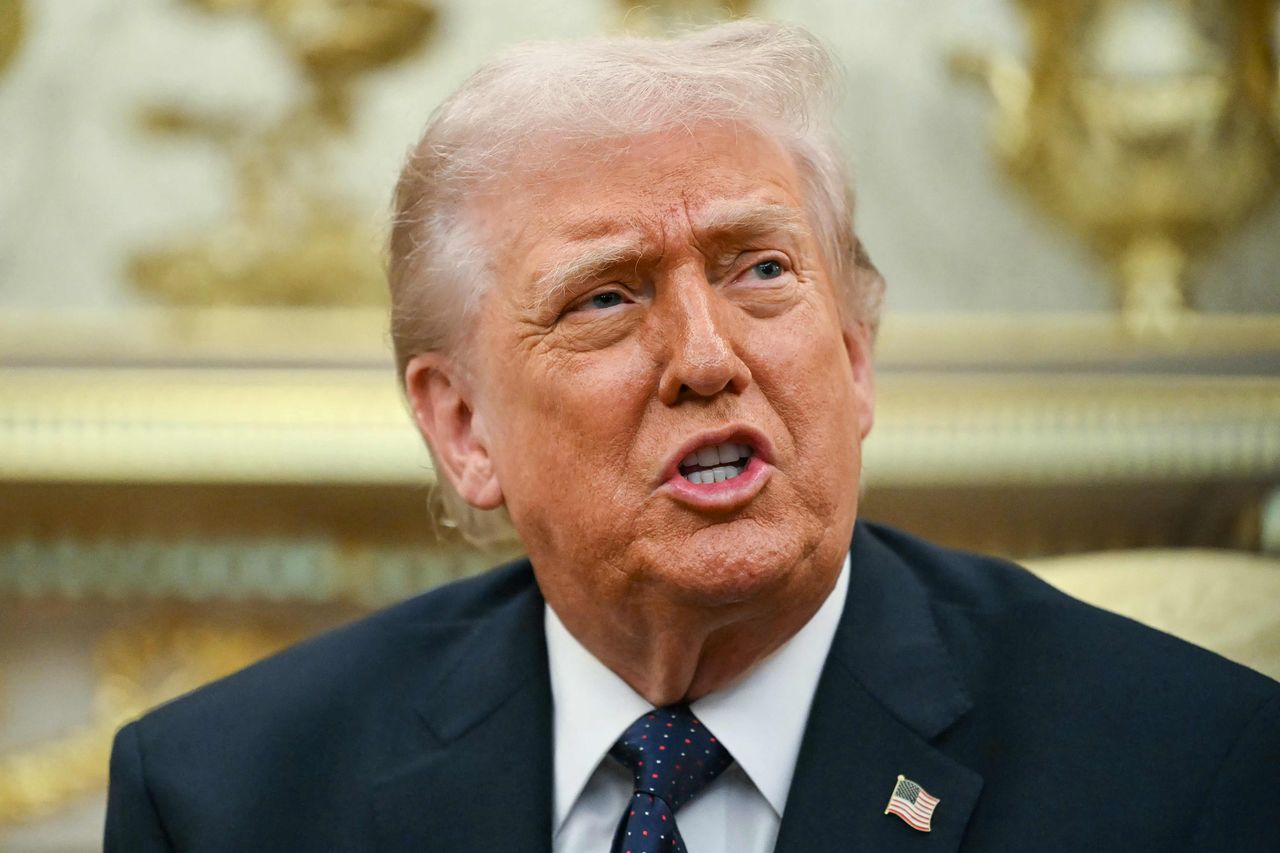 トランプ米大統領が3日、ホワイトハウスで開かれたドイツのメルツ首相との会談中に記者らの質問に答えている。［写真 AFP＝聯合ニュース］