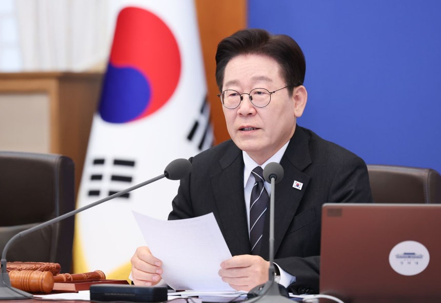 10日、青瓦台（チョンワデ、大統領府）で開かれた国務会議で発言する李在明（イ・ジェミョン）大統領 ［ニュース1］