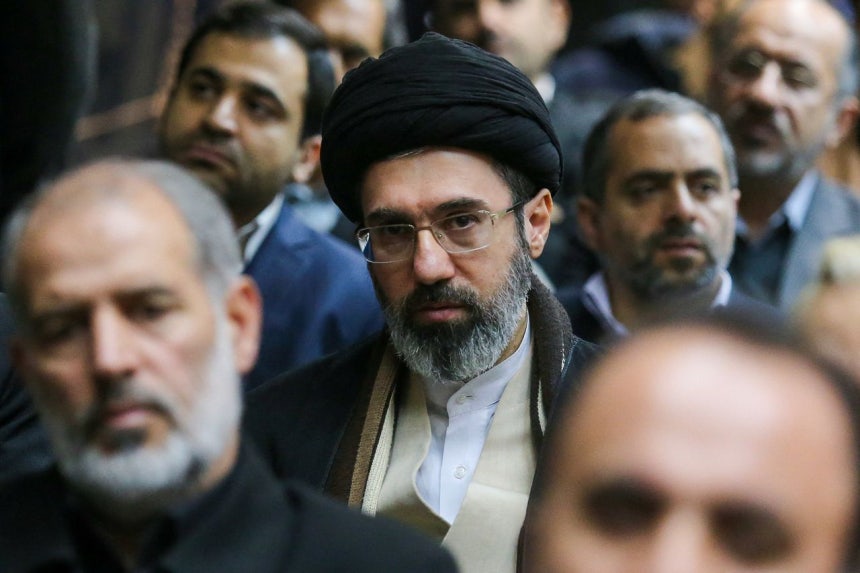 8日にイランの新最高指導者に選出されたモジタバ・ハメネイ師が2016年にテヘランで開かれた会議に出席した当時の姿 ［ロイター＝聯合ニュース］