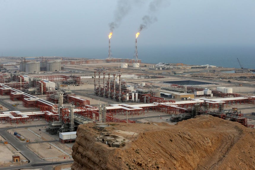  イランのアサルイェガス精製施設。［写真 AP＝聯合ニュース］