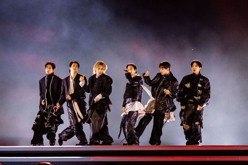21日、ソウル・光化門（クァンファムン）広場でBTS（防弾少年団）が『ARIRANG』発売記念カムバック公演「BTS THE COMEBACK LIVE ｜ ARIRANG」を行っている。AFP＝聯合ニュース