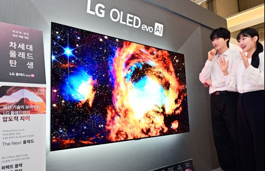 LGエレクトロニクスが25日、ソウル楊坪洞（ヤンピョンドン）グラウンド220で国内メディアに新製品を公開する説明会を開いた。写真は新製品の2026年型「LG OLED evo」 ［ニュース1］