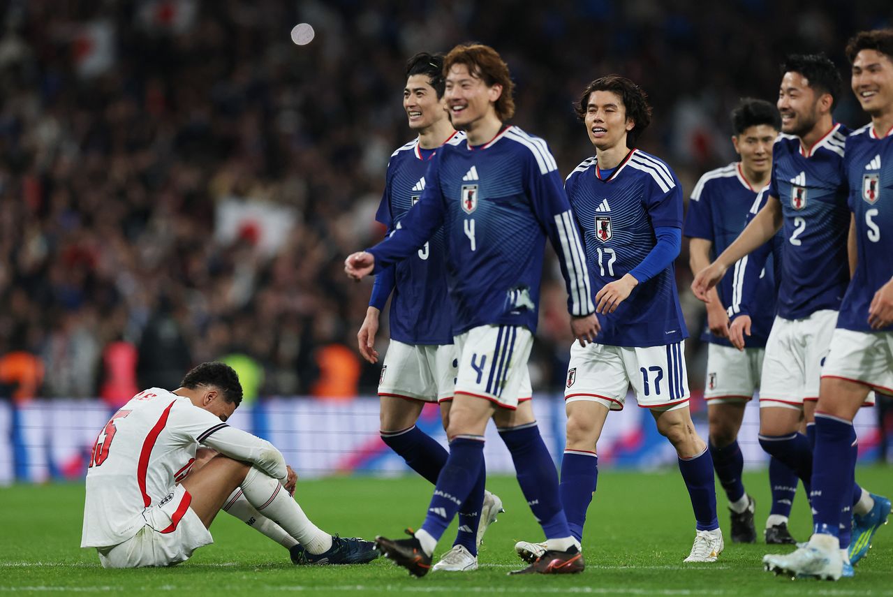 31日（現地時間）、英ロンドンのウェンブリースタジアムで行われたイングランド代表との親善試合で勝利した日本代表の田中碧が喜んでいる。 ［ロイター＝聯合ニュース］