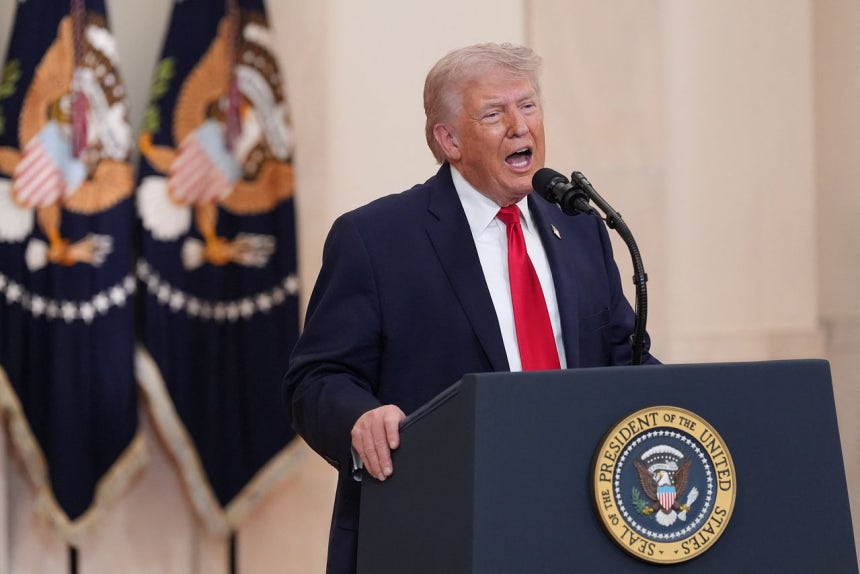 1日（現地時間）、トランプ大統領がホワイトハウスで国民向け演説を行い、「戦争を2～3週間以内に『強力な打撃』で終わらせる」と述べている。ロイター＝聯合ニュース