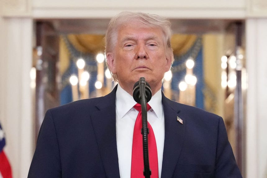 ドナルド・トランプ米大統領が1日、ホワイトハウスのクロスホールでイラン戦争に関する国民向け演説を行っている。［AFP＝聯合ニュース］