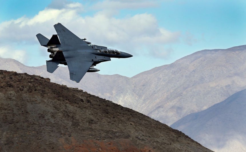 米軍のF15Eストライクイーグル戦闘機。［写真 AP＝聯合ニュース］