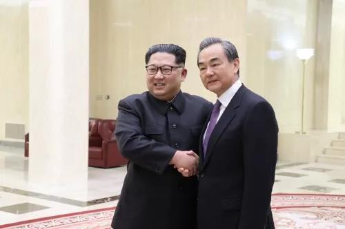 北朝鮮労働新聞は2018年5月3日、金正恩（キム・ジョンウン）労働党委員長が王毅・中国国務委員兼外交部長と面会したと報じた。王部長は今月9～10日、北朝鮮外務省の招請で7年ぶりに平壌（ピョンヤン）を訪問する。2019年北朝鮮訪問当時、王部長は金委員長に面会できなかった。聯合ニュース