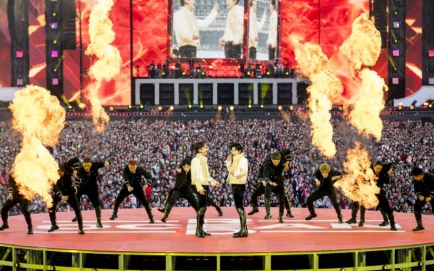 東方神起が、日本公演の聖地とされる日産スタジアムで2日間にわたり13万人の観客を動員した。［写真 SMエンターテインメント］