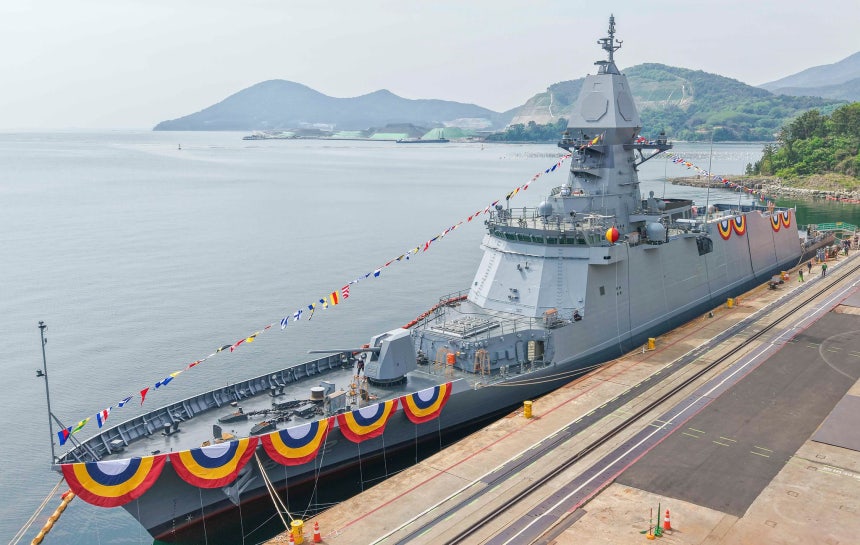 28日、慶尚南道固城（コソン）のSKオーシャンプラント造船所に「済州（チェジュ）」（FFG－832）が停泊している。 ［写真 海軍］