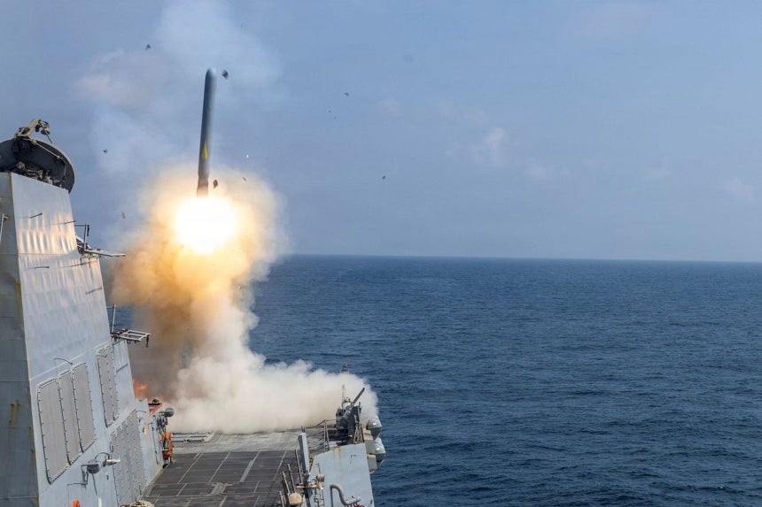 2月28日（現地時間）、米海軍アレイバーク級誘導ミサイル駆逐艦「デルバート・D・ブラック」からイランを狙った「猛烈な怒り作戦」支援のためにトマホーク地上攻撃ミサイルを発射している。ロイター＝聯合ニュース