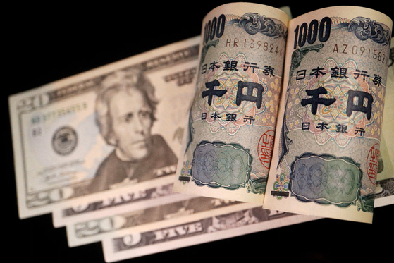 低金利で円資金を借り高金利のドル資産を買う円キャリートレード。［写真 ロイター＝聯合ニュース］