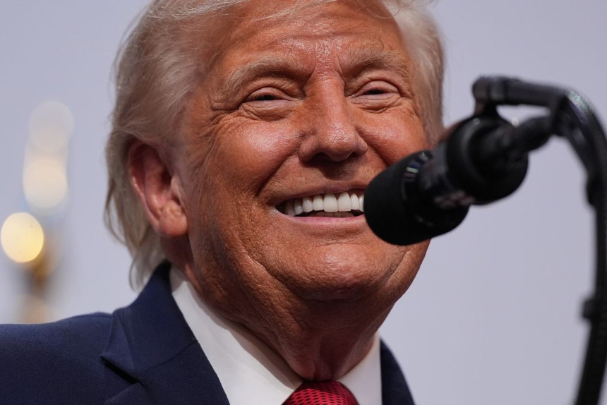 トランプ米大統領が17日、フランスのエビアンでのG7首脳会談中にイラン戦争と関連した記者会見を行っている。［写真 AP＝聯合ニュース］