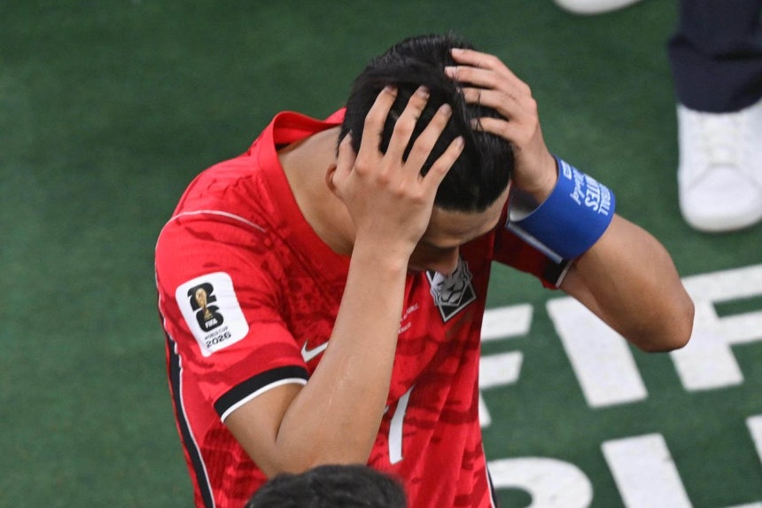 25日（日本時間）、メキシコ・モンテレー・スタジアムで行われた2026北中米ワールドカップ（W杯）グループステージ第3戦の南アフリカ共和国戦で敗れ、ピッチを後にする孫興慜（ソン・フンミン）。カン・ジョンヒョン記者