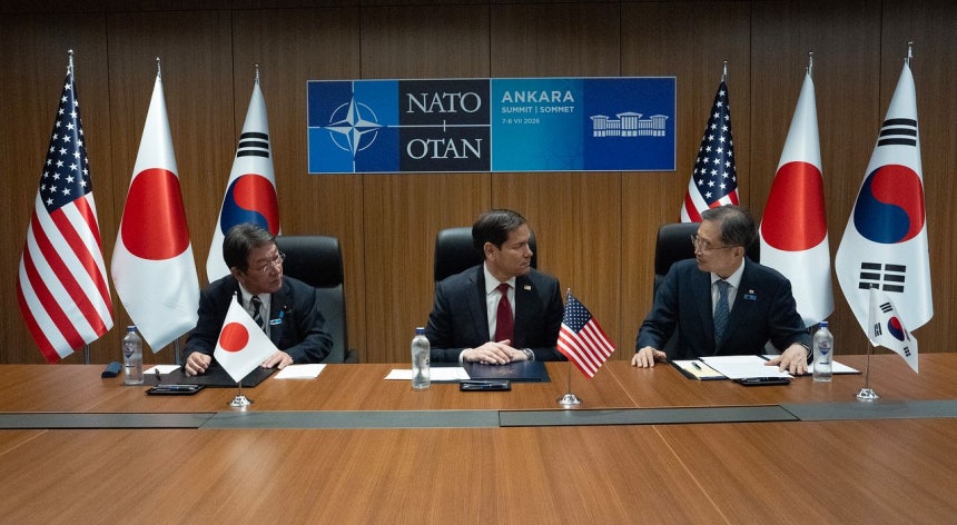 7日、トルコのアンカラで会った韓米日外相 ［写真 韓国外交部］