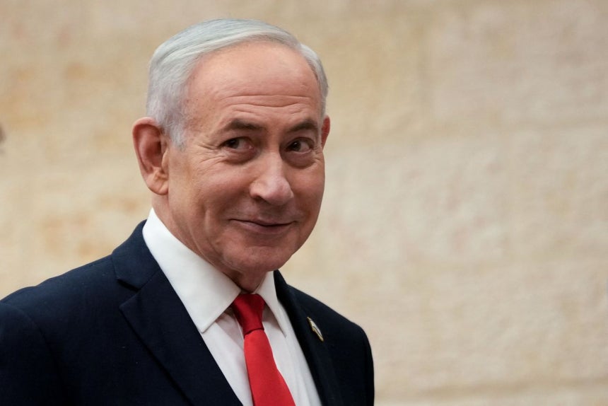 イスラエルのベンヤミン・ネタニヤフ首相が17日（現地時間）、10月の総選挙を控えて実施されたリクード党の主要投票所で投票するため、イスラエル・エルサレムに到着した。AFP＝聯合ニュース