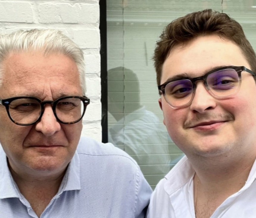 ベルギーのロラン王子とクレマン・ヴァンデンカーコーブ氏。［インスタグラム キャプチャー］