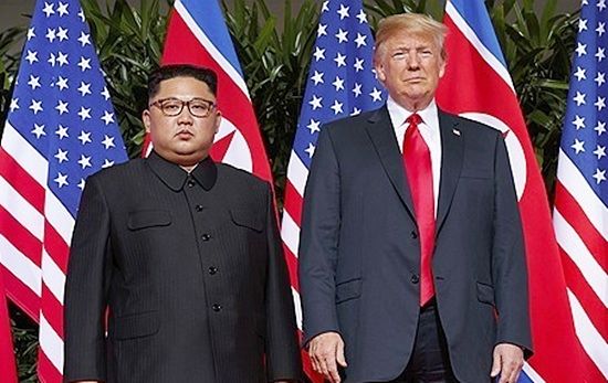 2018年6月、シンガポールで開かれた初の朝米首脳会談 ［AP＝聯合ニュース］