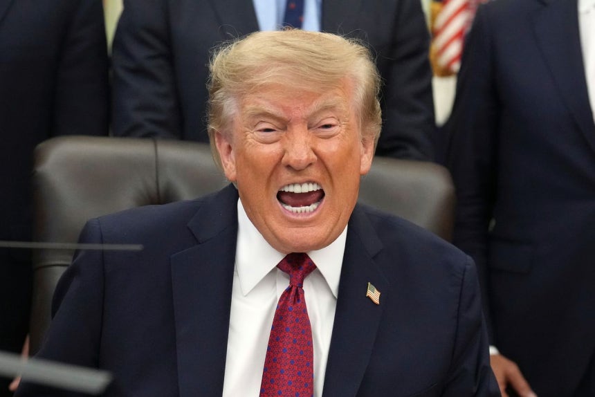 ドナルド・トランプ米大統領が先月31日（現地時間）、ホワイトハウスで記者らと話している。AP＝聯合ニュース