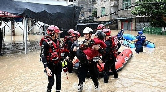 5日（現地時間）、中国南部の江西省で、台風18号「ソウデル」がもたらした豪雨により土砂崩れが発生した。［AFP＝聯合ニュース］