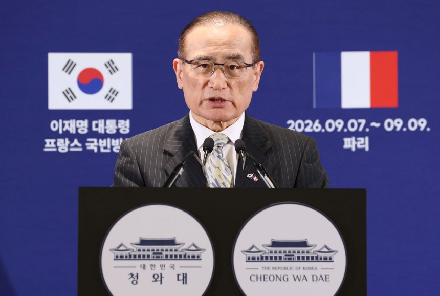 韓国の魏聖洛（ウィ・ソンラク）国家安保室長が9日（現地時間）、フランス・パリのホテルに設けられた中央記者室で韓仏首脳会談の結果に関する記者会見を行っている。パリ＝チョン・ミンギュ記者