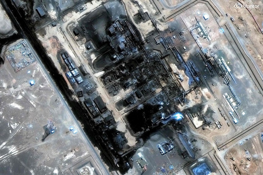今月10日にドローン攻撃を受けたサウジアラビア東西パイプラインの衛星写真。AFP＝聯合ニュース