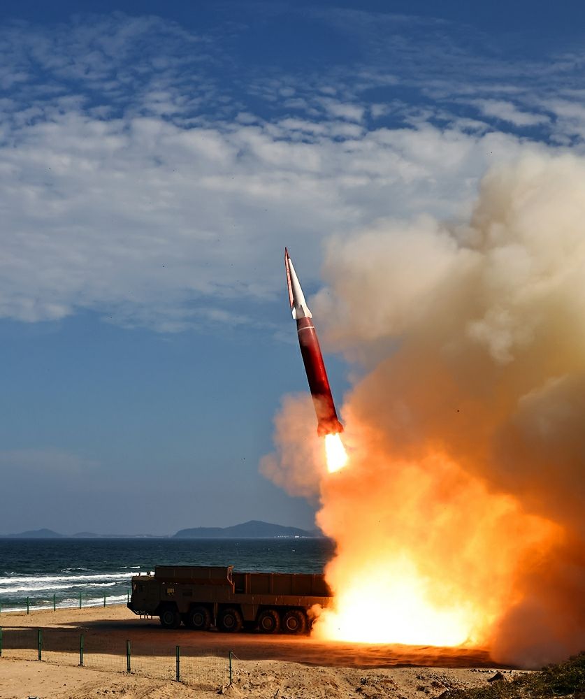 北朝鮮、極超音速ミサイル試験を確認…金正恩委員長が娘ジュエ氏と視察