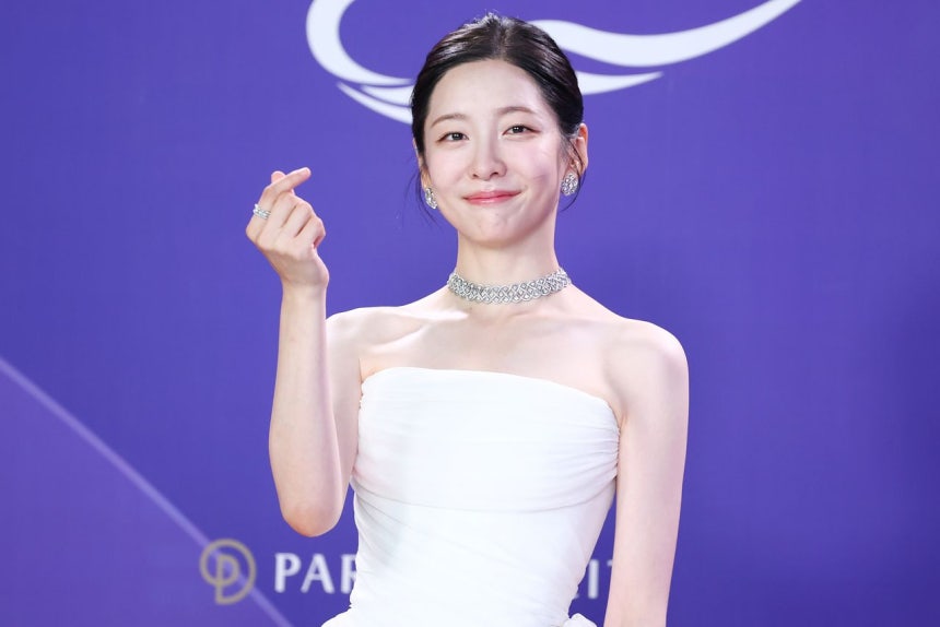 女優パク・ジヒョンが7月31日に仁川で開かれたイベントでポーズを取っている。［写真 聯合ニュース］